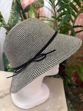 Elegant Vintage Black and White Women's Wide Brim Hat